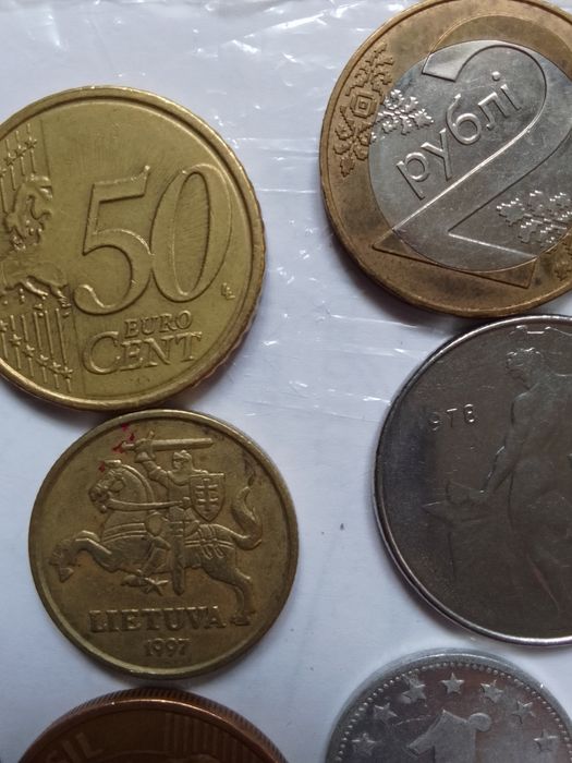 Монеты мира. Состояние отличное. Повторов нет.