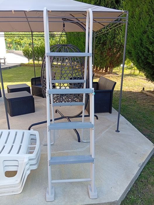Escada de piscina