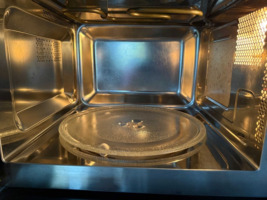 Sprzedam kuchenkę mikrofalowa pod zabudowę Amica EMW 13180e