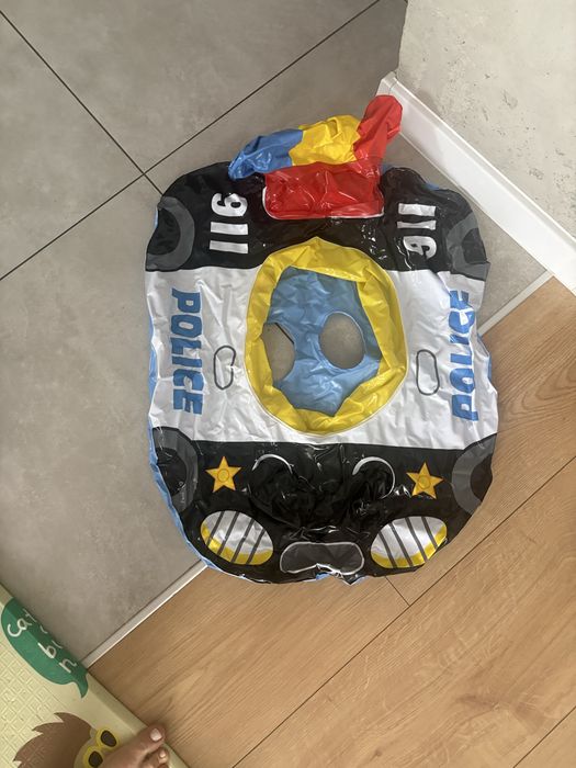 Kolo do plywania ponton policja