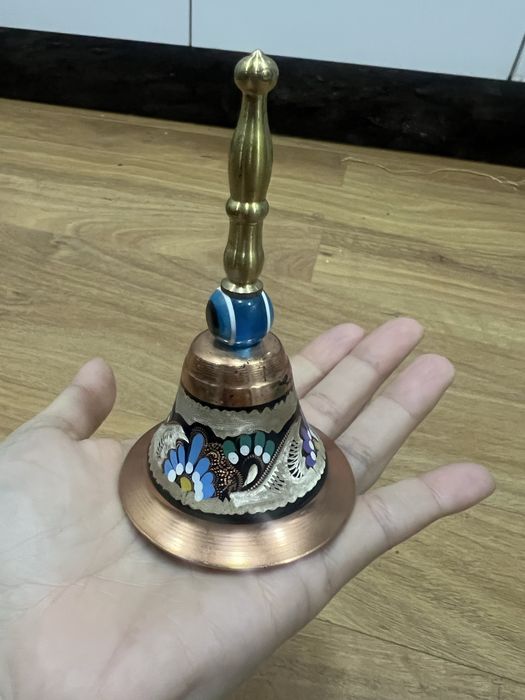 Sino decorativo com olho turco