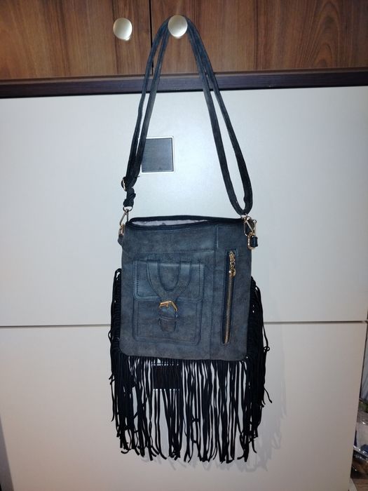 Listonoszka,,Boho" typu (crossbody) z frędzlami