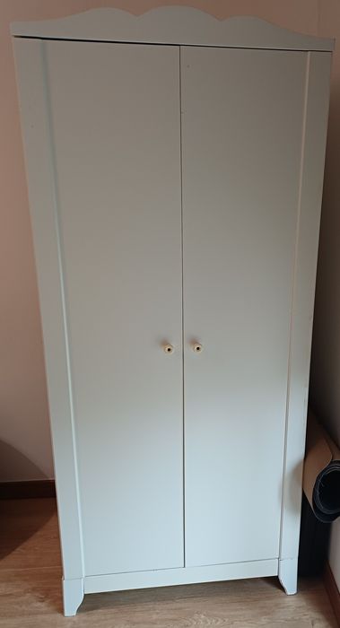 Roupeiro IKEA infantil