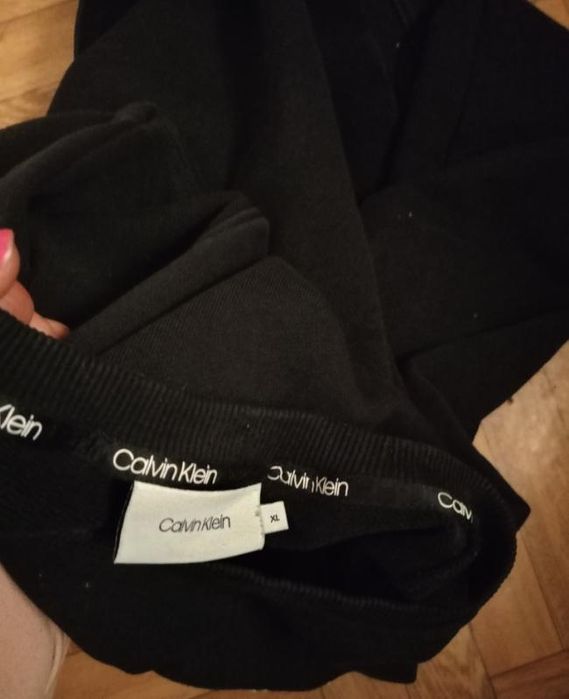 Czarna damska bluza Calvin Klein