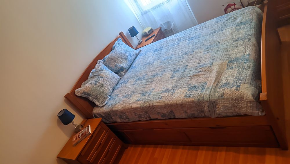 Cama casal com 2 gavetões grandes
