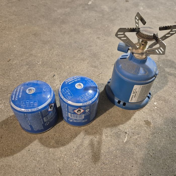 Kuchenka turystyczna i 2 kartusze