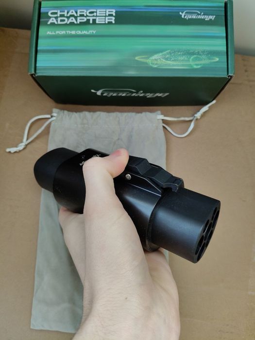 Перехідник Tesla - GBT для авто з Китаю GUWIEYG 7kw 32A блокування