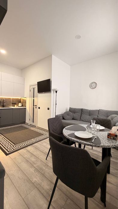 Світло є, безперебійне  живлення. Оренда, подобово. Центр.