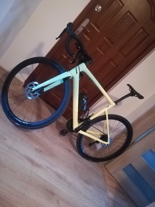 Tarmac + koła karbonowe