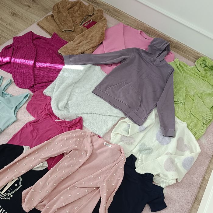 Zestaw ubrań 25 szt. Bluzy i swetry