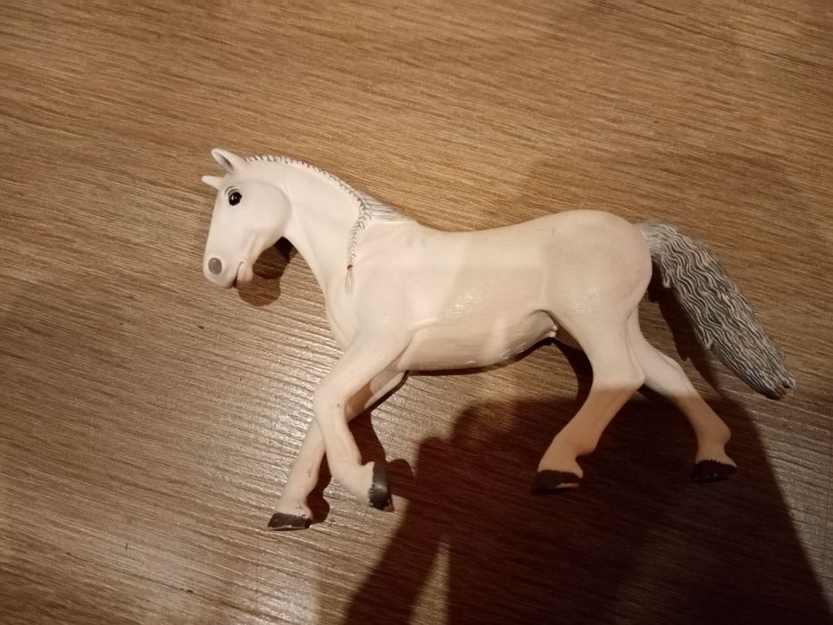 Schleich biały koń