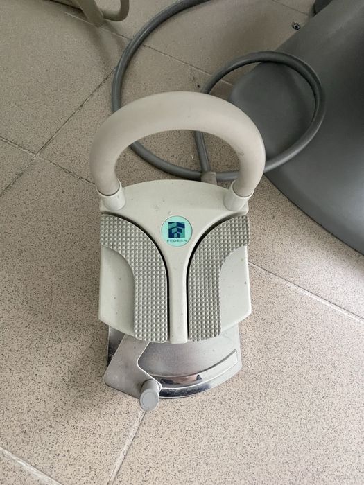 Fotel dentystyczny Fedesa plus kompresor komplet.