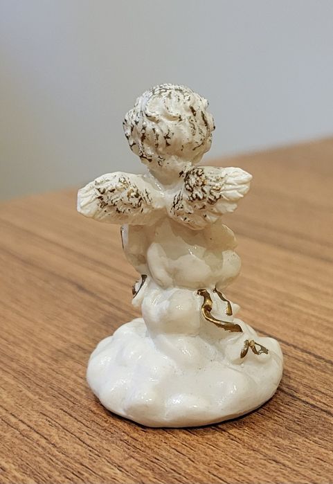 Aniołka mał figurka