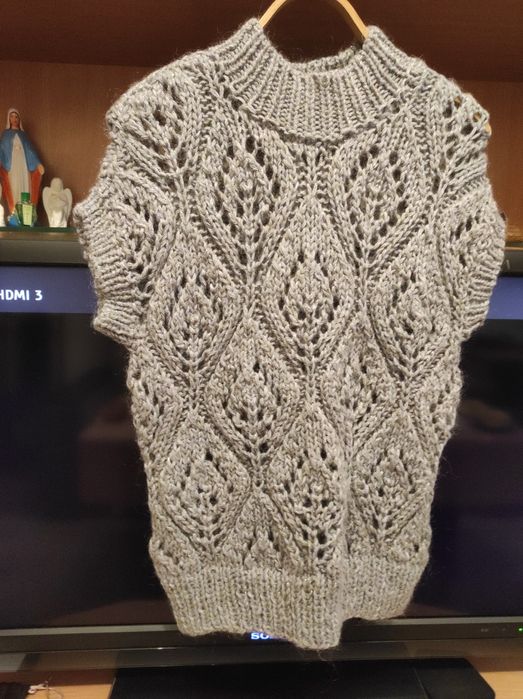В'язані жіночі жилети