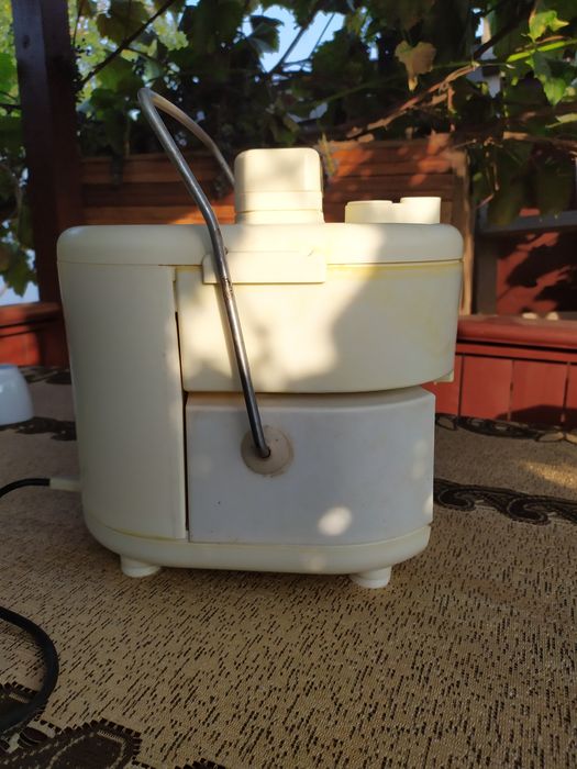 Продам по запчастям соковыжималку "Росинка" 106