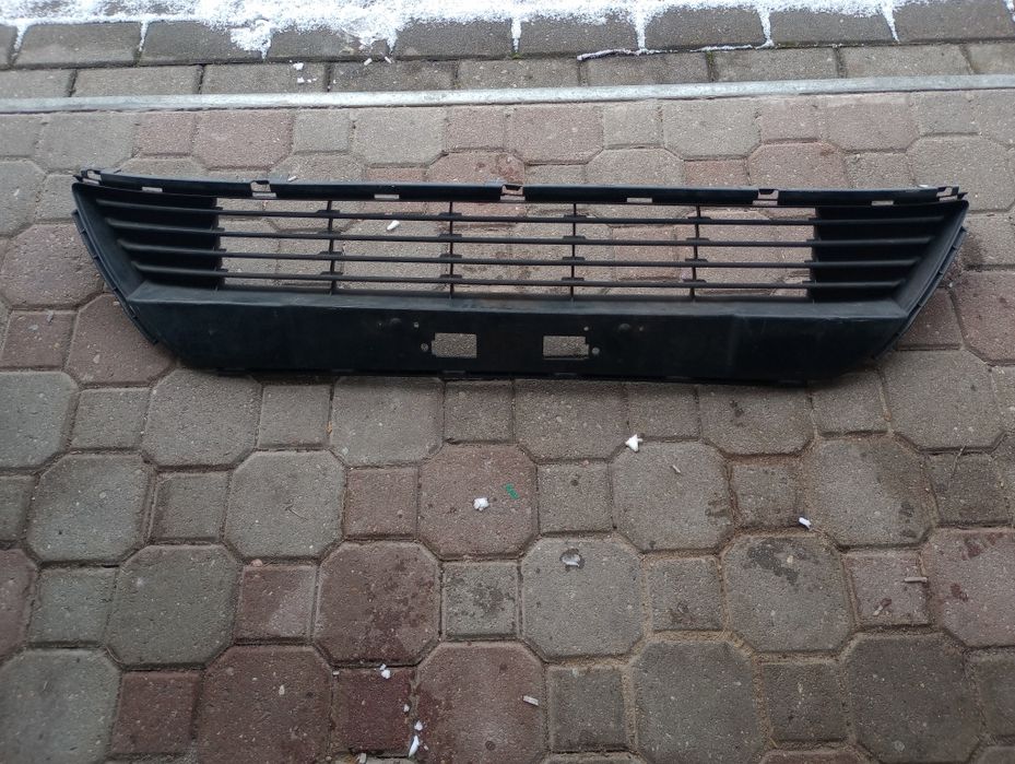 Atrapa kratka zderzaka Toyota Avensis T27 12-15r.