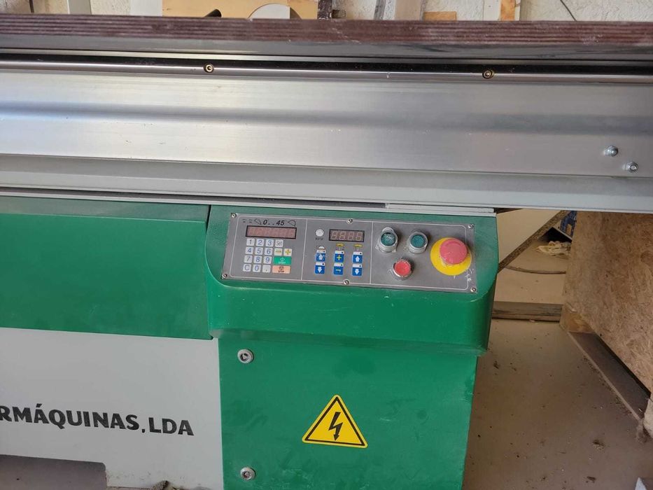 Esquadrejadora P-3200 TA