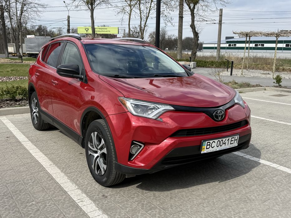 Toyota RAV4 2017 рік
