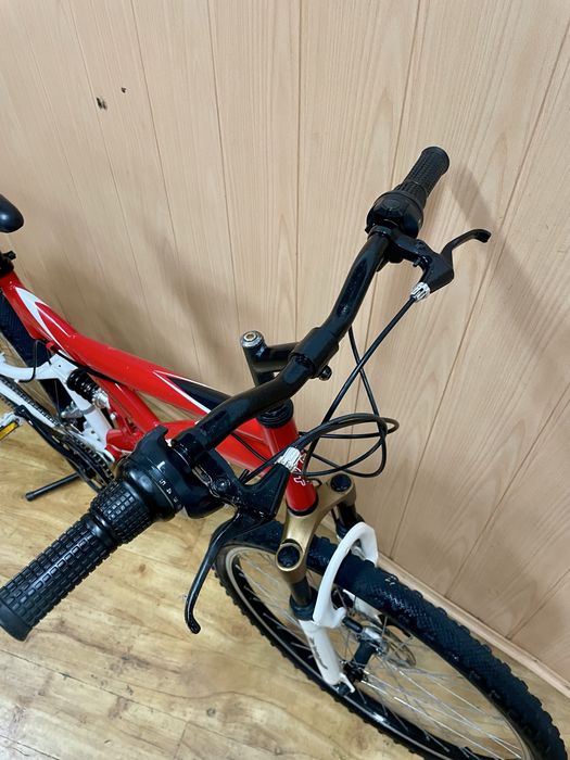 Bicicleta EMT suspensão total