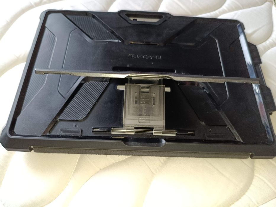 Майкрософт Surface Pro Intel Core i 5  7660U (чохол є)
	Surface Pro