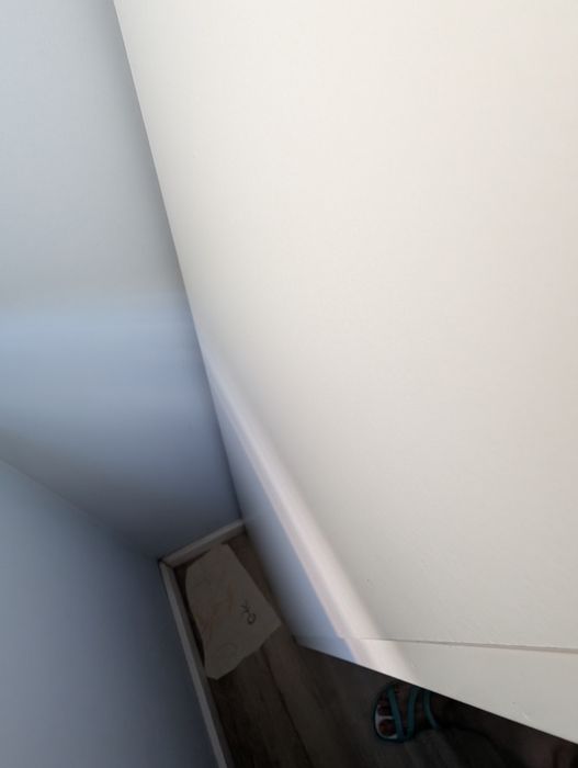 Estante branca IKEA da gama Billy com uma porta Oxberg
