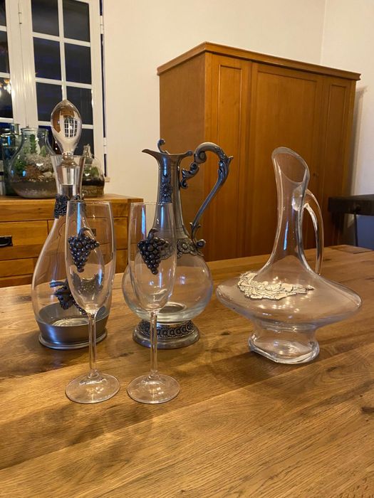 2 jarras de vinho / 2 copos e decantador