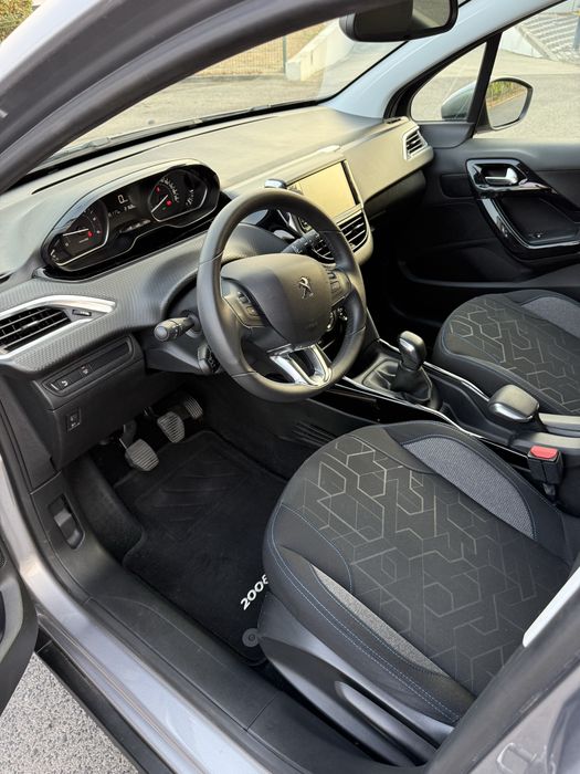 Peugeot 2008 Signature 1.5HDI (2019)