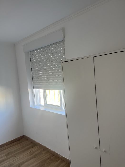 Aluga-se quarto