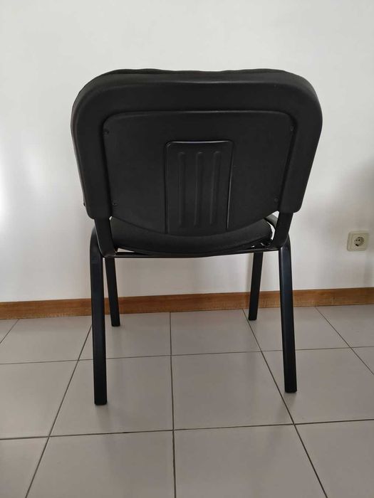 Conjunto de 2 Cadeiras de Visitante - Impecáveis e Versáteis