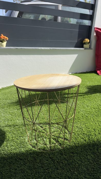 Mesa de Apoio Dourada