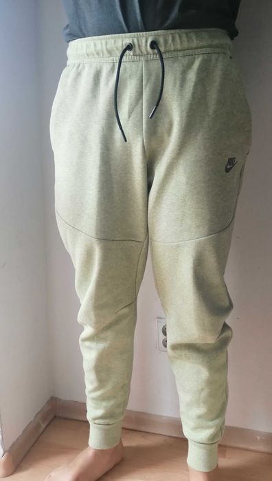 Nike Tech Fleece spodnie dresowe r. M