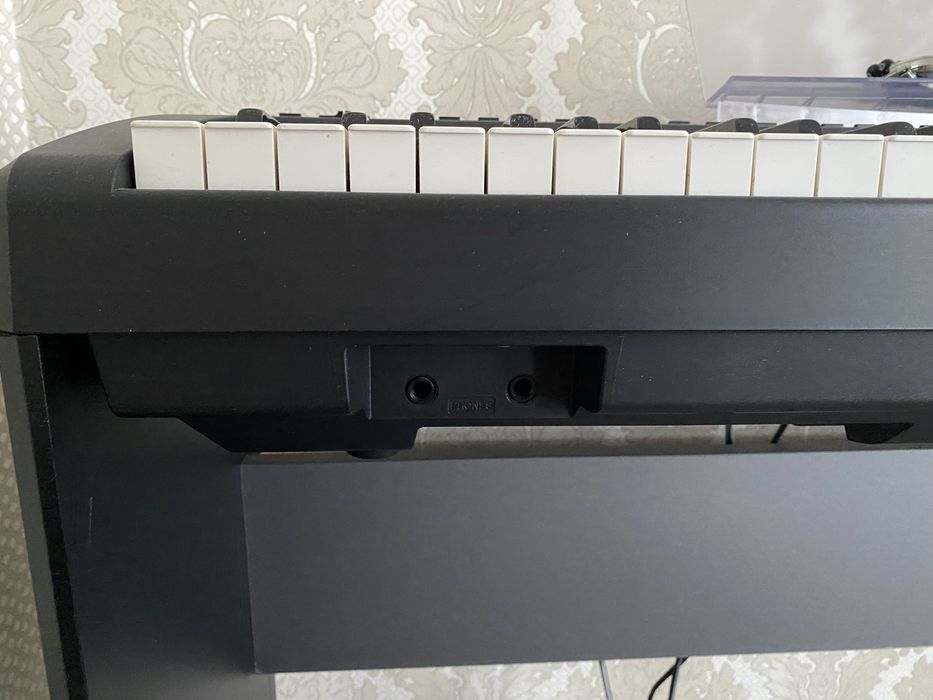 Yamaha P-85 Digital Piano