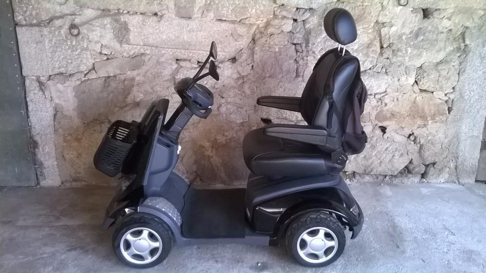 Mota de 4 rodas para idoso