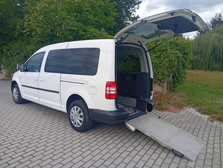 Volkswagen Caddy 2011r,dla osób na wózkach inwalidzkich,rampa.