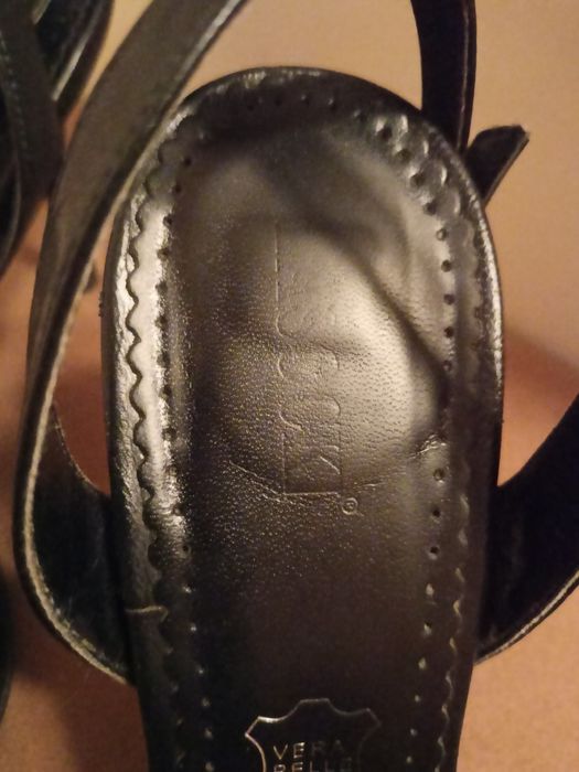 Czarne sandały na obcasie Lasocki