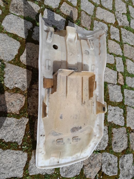 Vendo base do banco para Yamaha xtz 750 Super Tenere