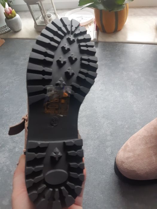 Nowei zamszowe buty