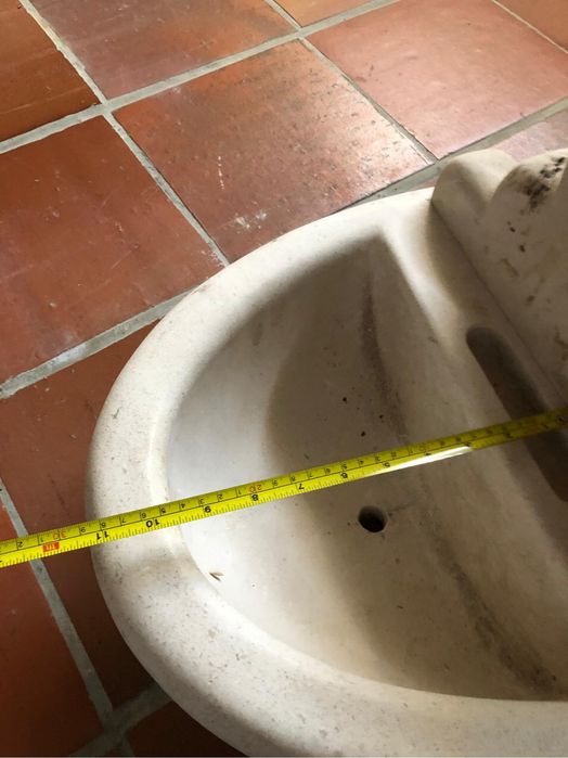 Lavatorio de parede em pedra moleanos