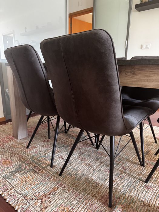 Conjunto Sala de Jantar: Mesa + 6 Cadeiras