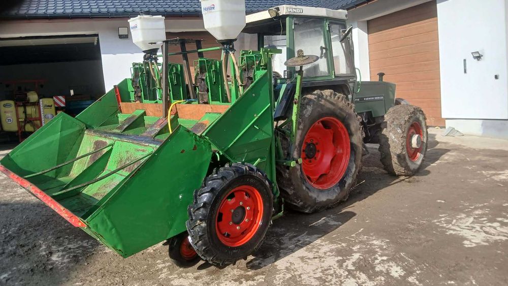 Sadzarka do ziemniaków 4 rzędowa z dozownikiem i zaprawiarką