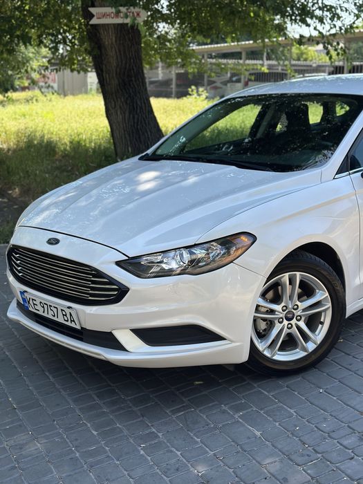 Ford Fusion SE.