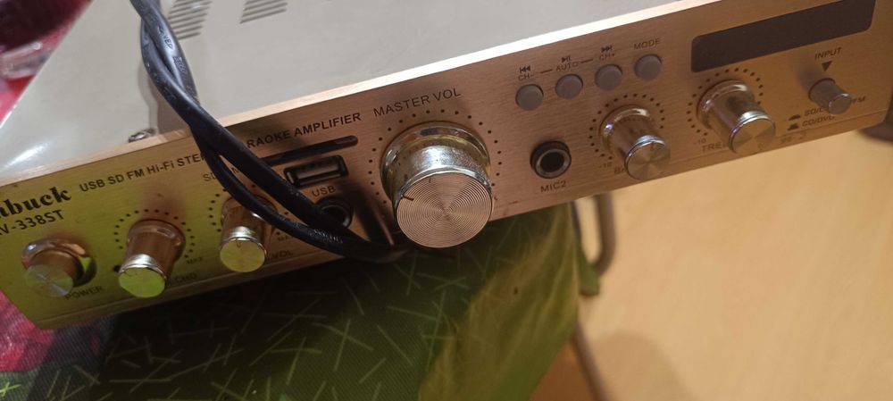 Vendo amplificador  semi-novo