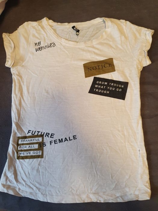 Koszulki z krótkim rękawem.