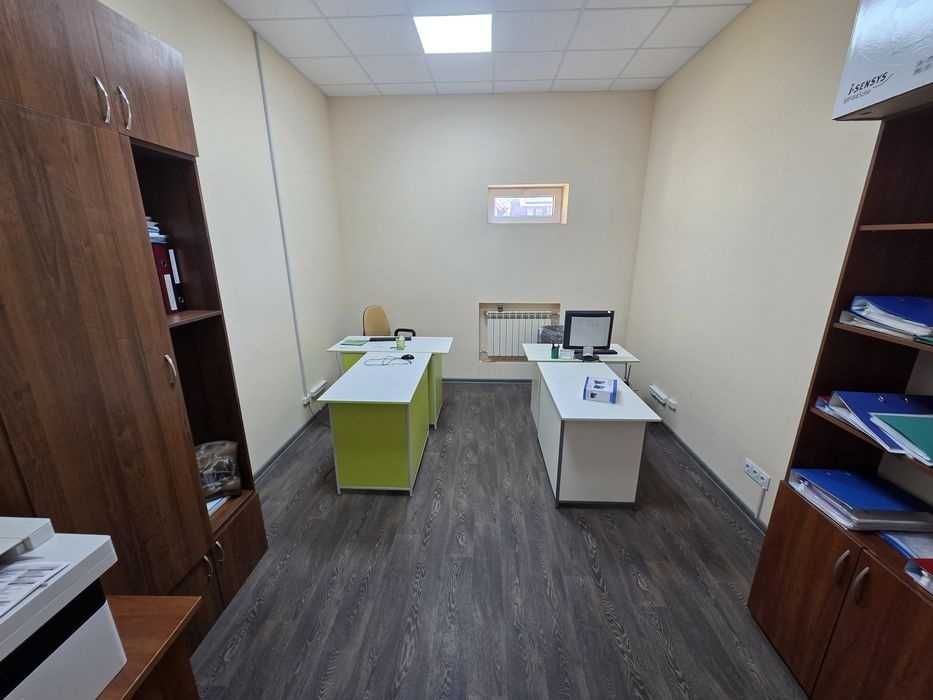 Офіси у медцентрі (+сауна), оренда від 15 до 80 кв.м - Більше