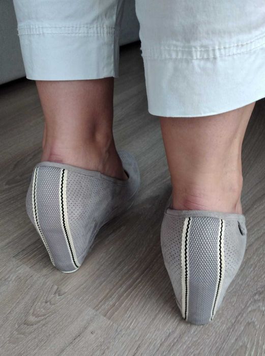 Buty na koturnie.