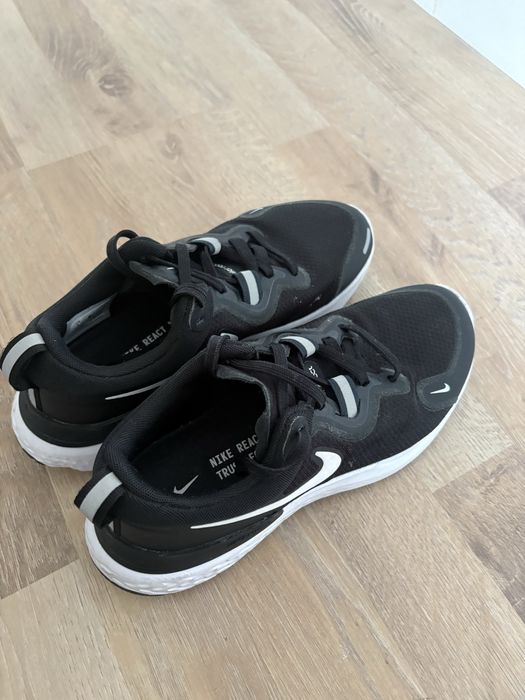 Ténis Nike n36.5 novos