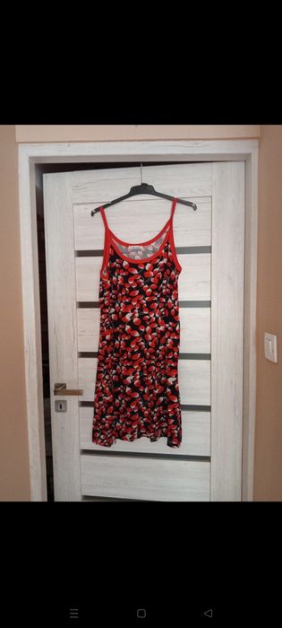 Sukienka w listki na ramiączka XL