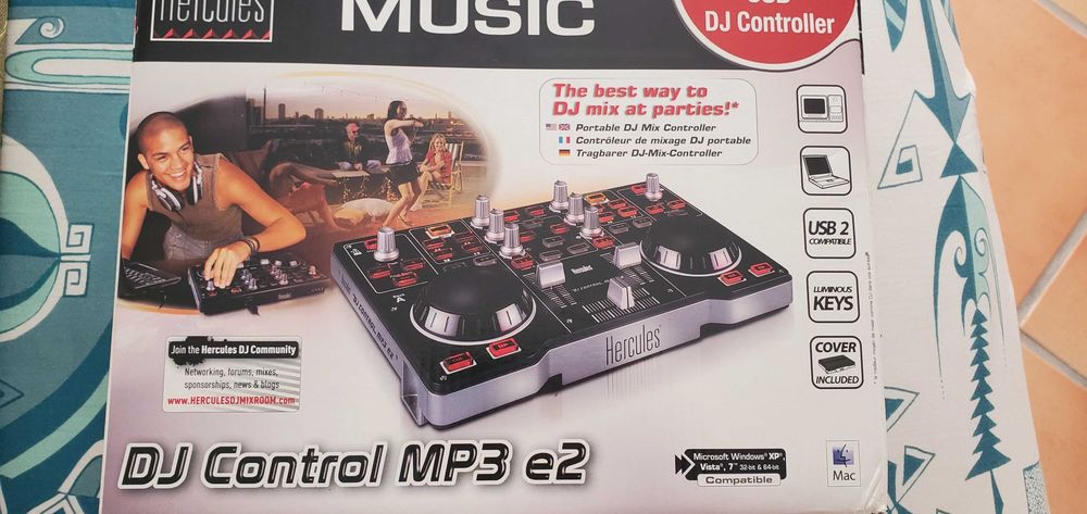 Mesa de mezcla DJ controller Hercules NOVO