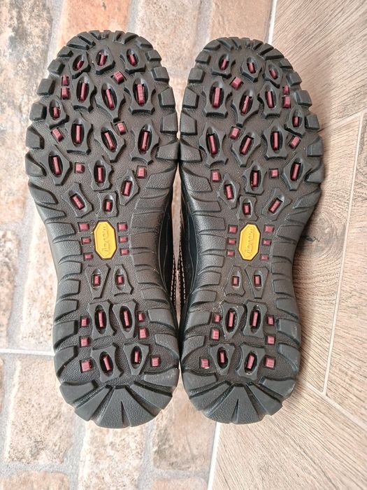 Ботинки Clarks р( 7,5) 41,5 (27,5 см) ц 1000 гр ориг.отл.сост.Gore-Tex