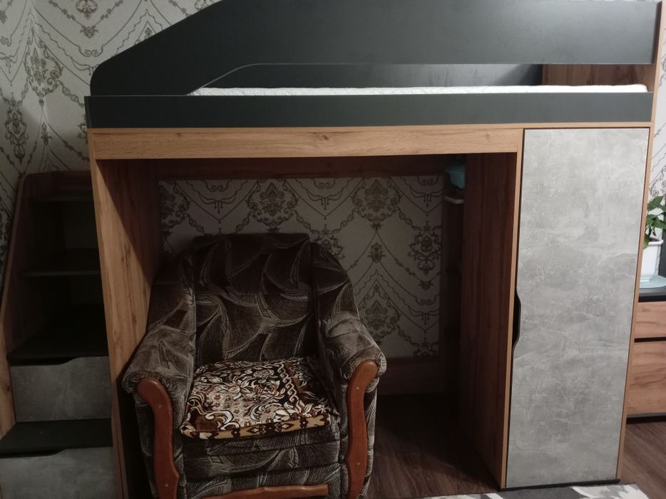 Продам ліжко горище з матрасом